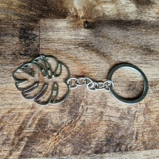 Silver hollow monstera leaf keychain - Leaf and Leisure
