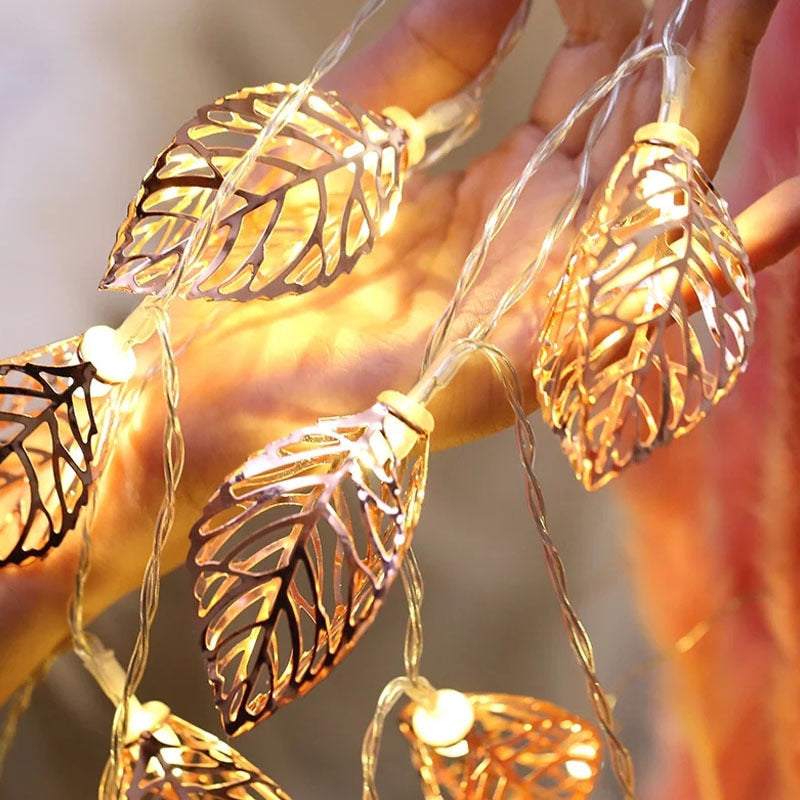 Hollow leaf light string