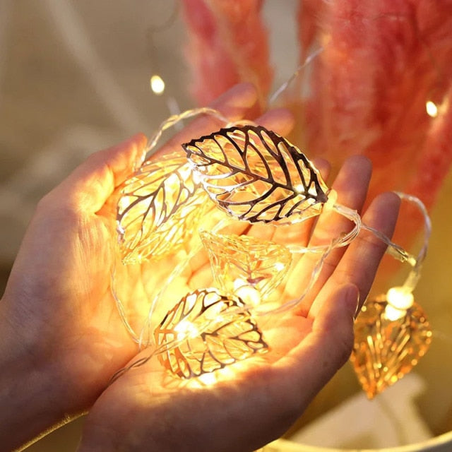 Hollow leaf light string